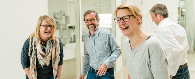 Selbsterfahrung in der Gruppe – Teilnehmende in der Gruppenübung